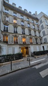 Déménagement rue de Verneuil Paris 7 vers avenue Rodin Paris 16 avec camion et équipe professionnelle