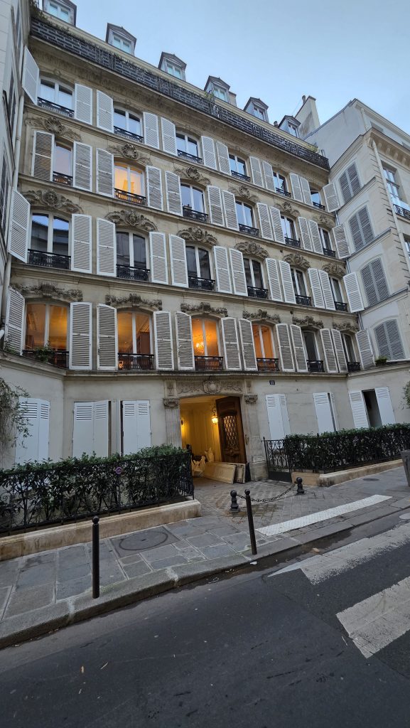 Déménagement rue de Verneuil Paris 7 vers avenue Rodin Paris 16 avec camion et équipe professionnelle