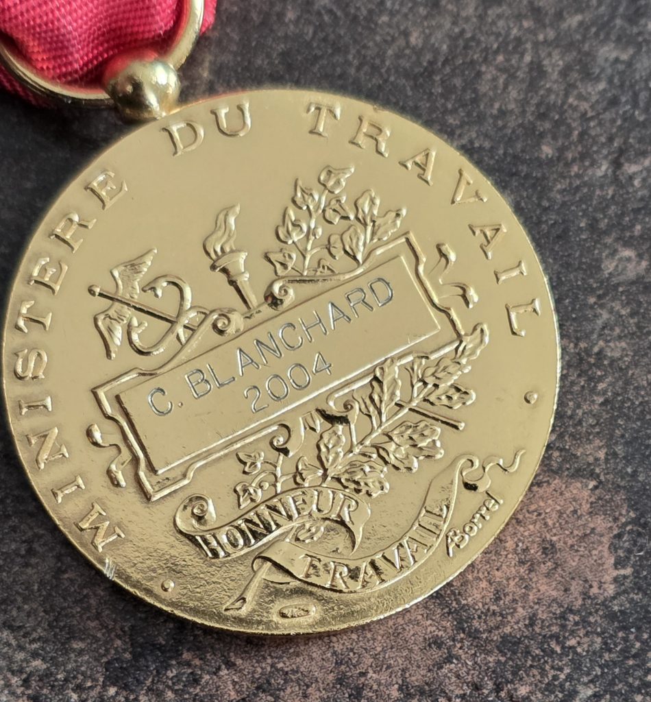 Médaille d’honneur du travail avec ruban rouge et gravure nominative