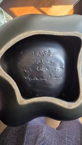 Signature Pol Chambost gravée sous une céramique française du XXe siècle